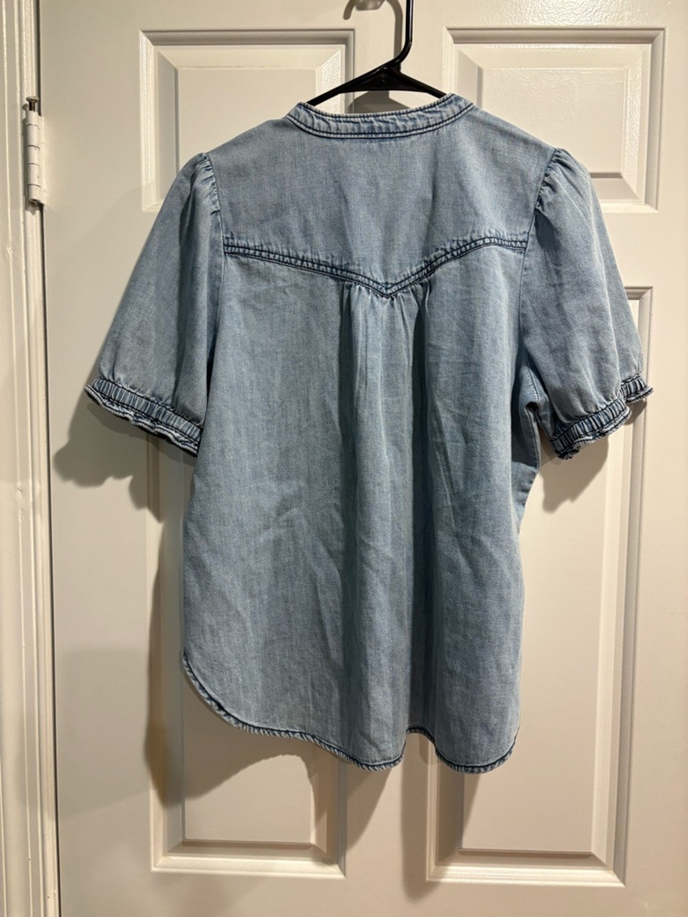 Anthropologie Pilcro Short-Sleeve Chambray Henley Shirt denim blue sz M - Picture 5 of 9